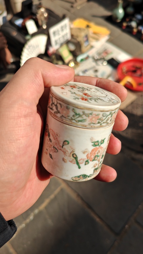 古玩陶瓷花鳥紋粉彩蓋盒真品鑒賞圖