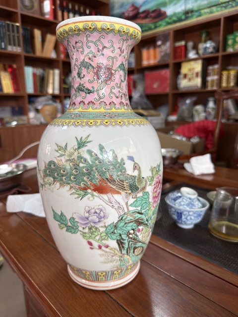 古玩陶瓷花鳥紋瓶真品鑒賞圖