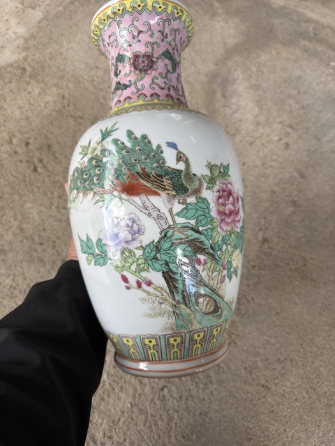古玩陶瓷花鳥紋瓶真品鑒賞圖