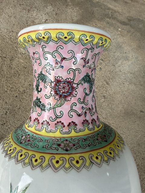 古玩陶瓷花鳥紋瓶真品鑒賞圖