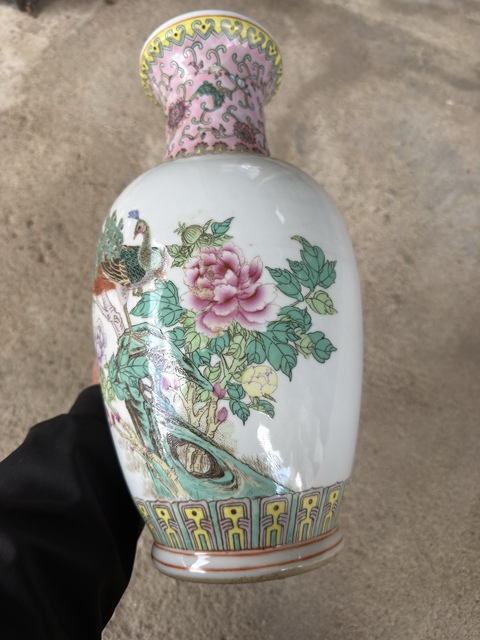 古玩陶瓷花鳥紋瓶真品鑒賞圖