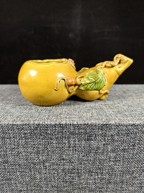古玩陶瓷黃釉地素三彩葫蘆型文房真品鑒賞圖