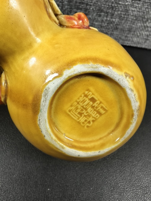 古玩陶瓷黃釉地素三彩葫蘆型文房真品鑒賞圖