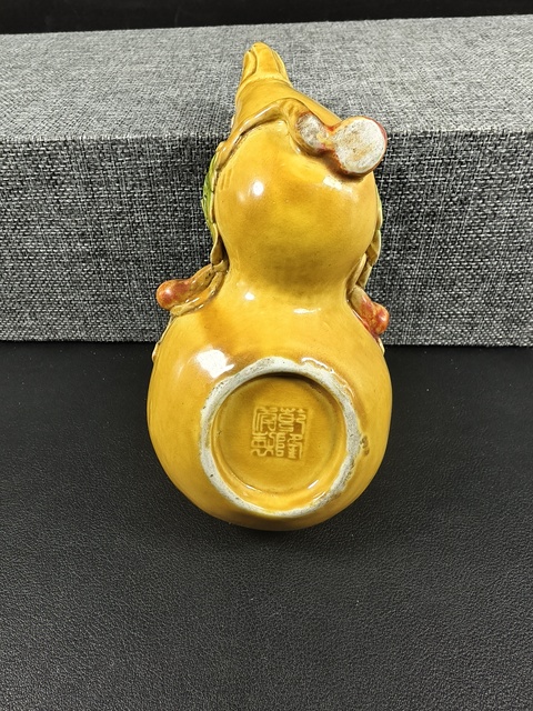 古玩陶瓷黃釉地素三彩葫蘆型文房真品鑒賞圖