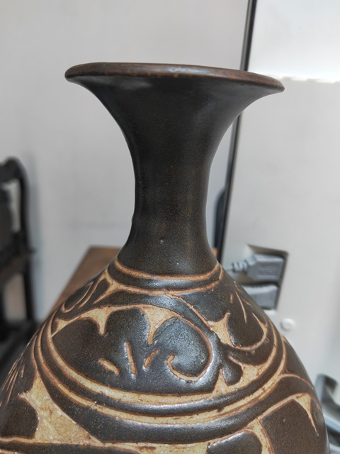 古玩陶瓷褐釉刻花玉壺春瓶真品鑒賞圖