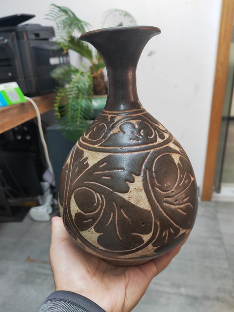 古玩陶瓷褐釉刻花玉壺春瓶真品鑒賞圖