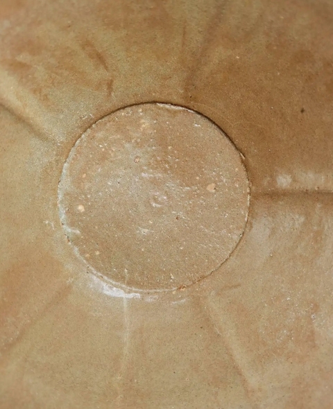 古玩陶瓷五代越窯花口出筋盞真品鑒賞圖