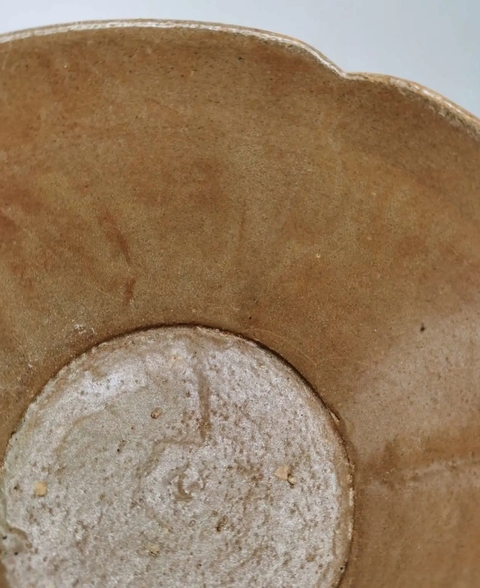 古玩陶瓷五代越窯花口出筋盞真品鑒賞圖