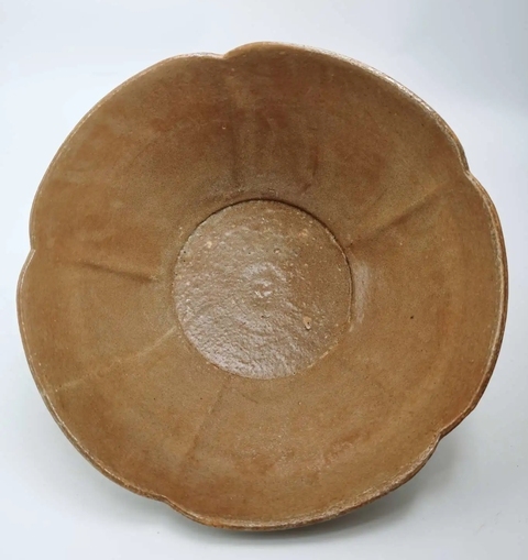 古玩陶瓷五代越窯花口出筋盞真品鑒賞圖