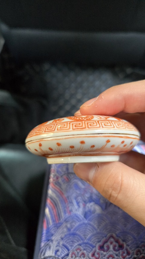 古玩陶瓷礬紅龍紋印盒真品鑒賞圖