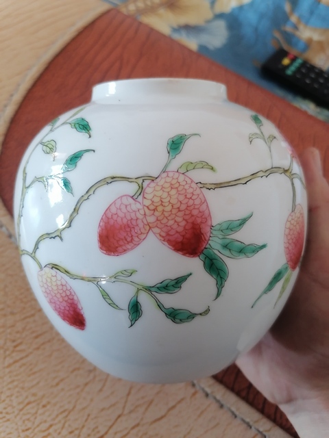 古玩陶瓷粉彩瓜果紋罐真品鑒賞圖