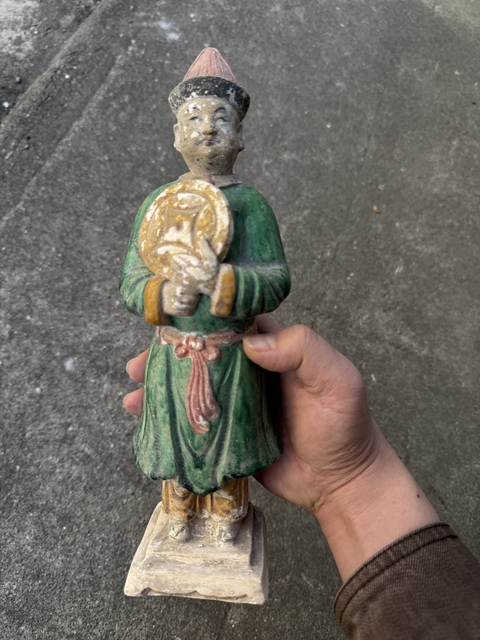 古玩陶瓷明代三彩陶俑真品鑒賞圖