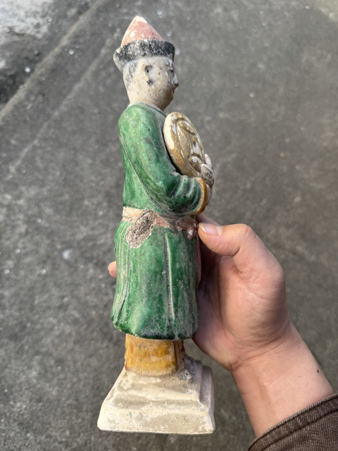 古玩陶瓷明代三彩陶俑真品鑒賞圖