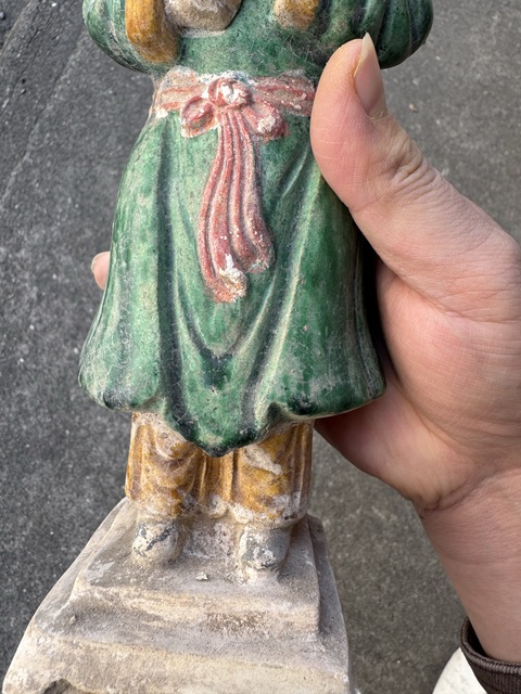 古玩陶瓷明代三彩陶俑真品鑒賞圖