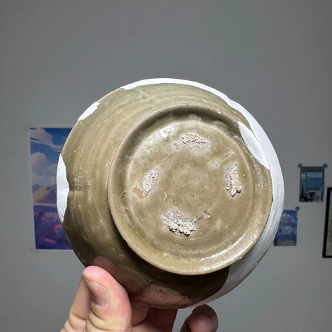 古玩陶瓷青釉對蝶紋花口盤真品鑒賞圖