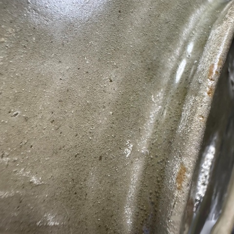 古玩陶瓷青釉對蝶紋花口盤真品鑒賞圖