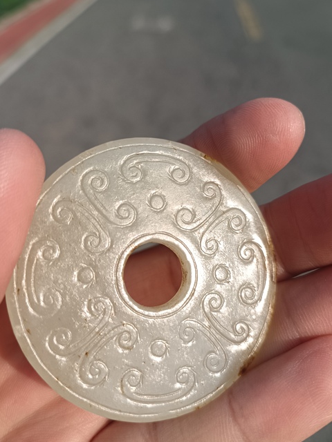 古玩玉器勾云紋玉璧真品鑒賞圖