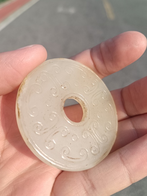 古玩玉器勾云紋玉璧真品鑒賞圖