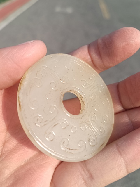 古玩玉器勾云紋玉璧真品鑒賞圖