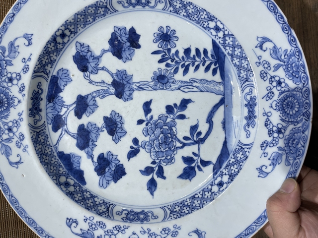 古玩陶瓷青花花卉盤真品鑒賞圖