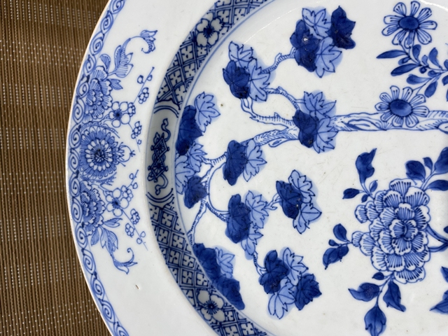 古玩陶瓷青花花卉盤真品鑒賞圖