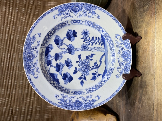 古玩陶瓷青花花卉盤真品鑒賞圖