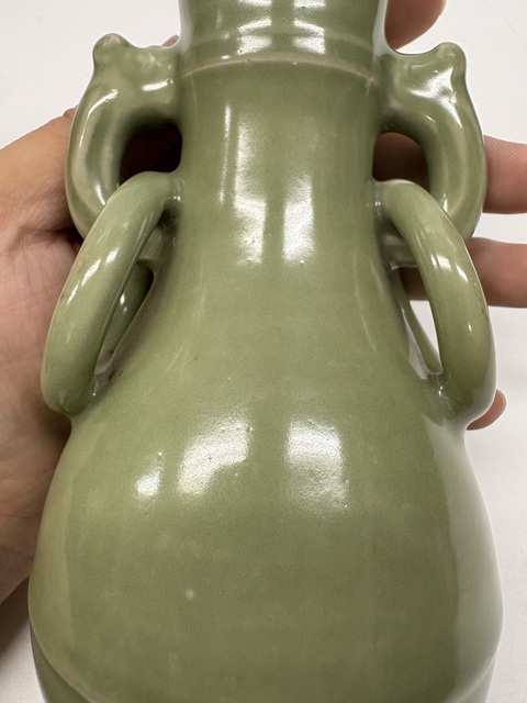 古玩陶瓷明代龍泉窯雙環耳瓶真品鑒賞圖