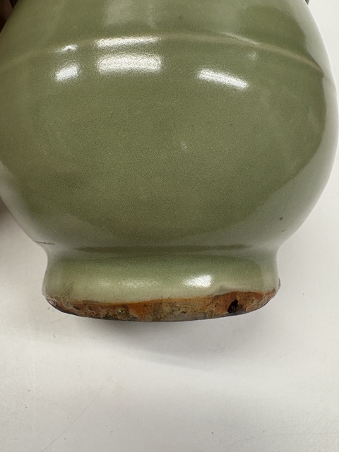 古玩陶瓷明代龍泉窯雙環耳瓶真品鑒賞圖