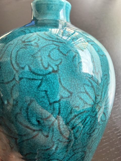 古玩陶瓷孔雀蘭釉刻花紋梅瓶真品鑒賞圖