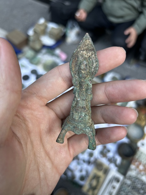 古玩銅器銅板凳佛真品鑒賞圖