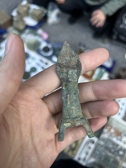 古玩銅器銅板凳佛真品鑒賞圖