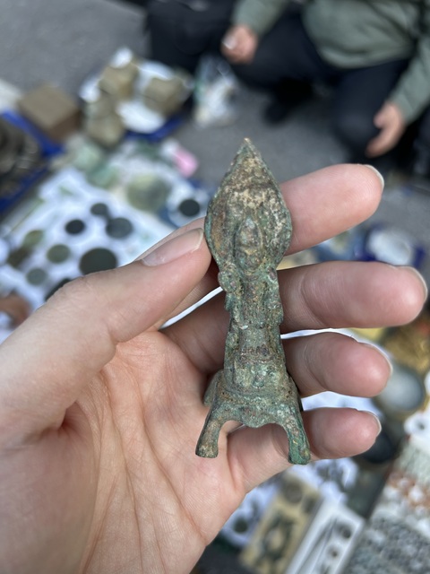 古玩銅器銅板凳佛真品鑒賞圖