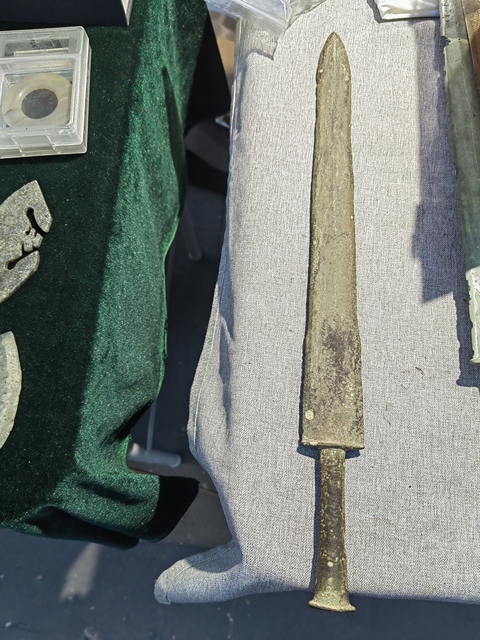 古玩銅器戰國青銅劍真品鑒賞圖