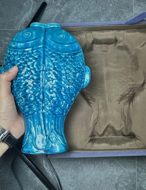 古玩陶瓷孔雀藍釉雙魚瓶真品鑒賞圖