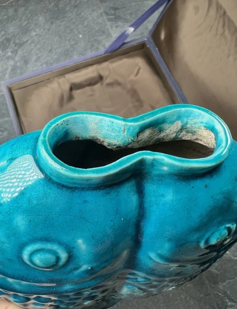 古玩陶瓷孔雀藍釉雙魚瓶真品鑒賞圖