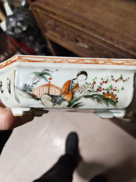 古玩陶瓷仕女紋粉彩八角四足水仙盆真品鑒賞圖