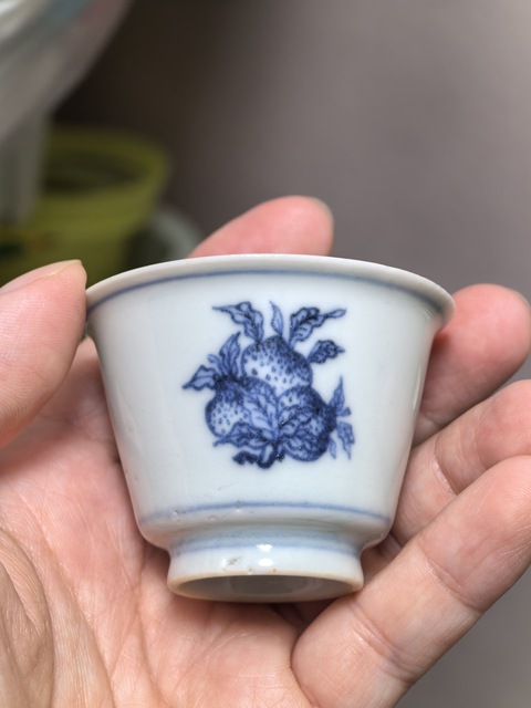 古玩陶瓷青花三多紋杯真品鑒賞圖