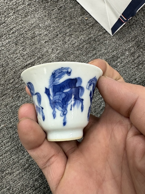 古玩陶瓷青花八駿圖鈴鐺杯真品鑒賞圖