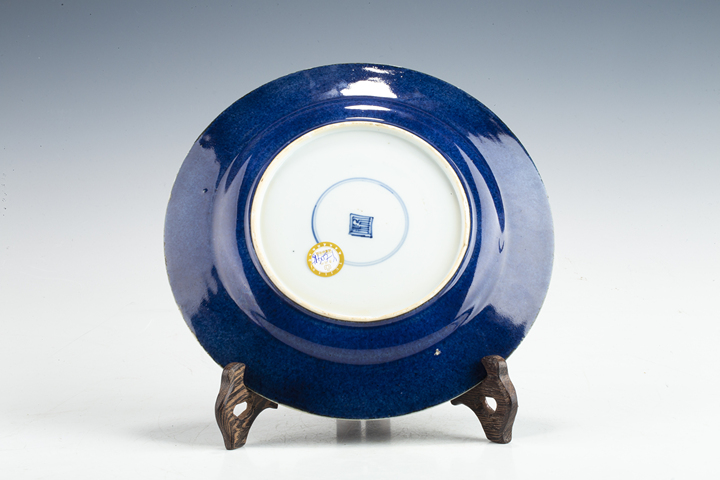 古玩陶瓷清康熙·灑藍(lán)釉描金博古紋折沿盤真品鑒賞圖