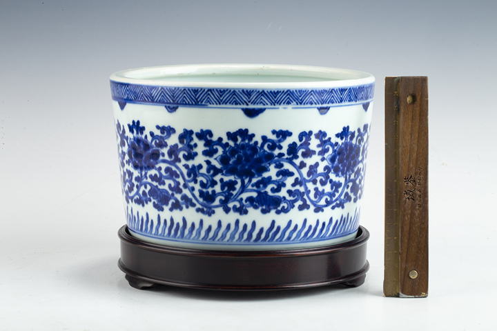 古玩陶瓷清康熙·青花纏枝花卉紋香爐拍賣，當前價格38000元