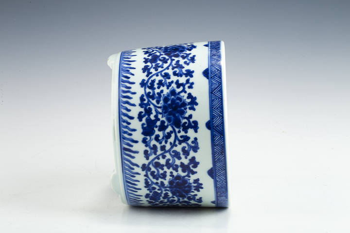 古玩陶瓷清康熙·青花纏枝花卉紋香爐拍賣，當前價格38000元