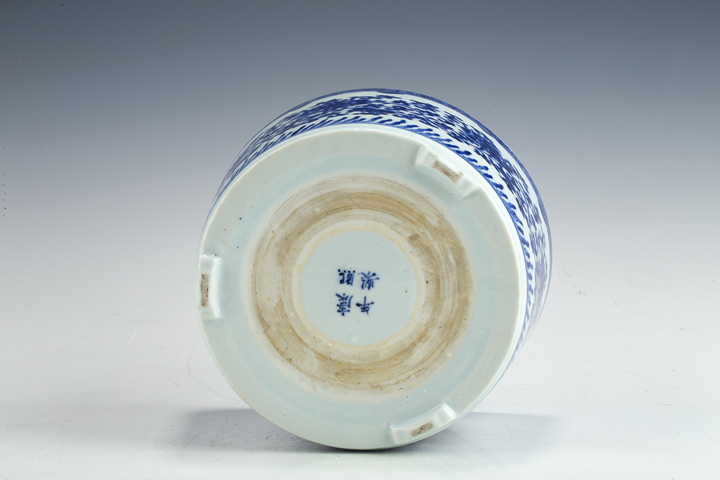 古玩陶瓷清康熙·青花纏枝花卉紋香爐拍賣，當前價格38000元