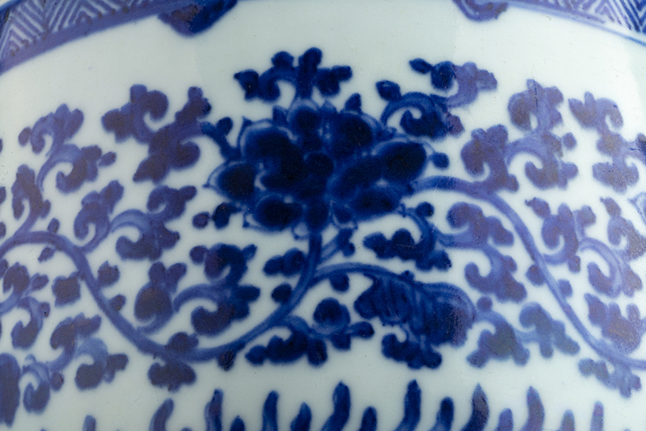 古玩陶瓷清康熙·青花纏枝花卉紋香爐拍賣，當前價格38000元