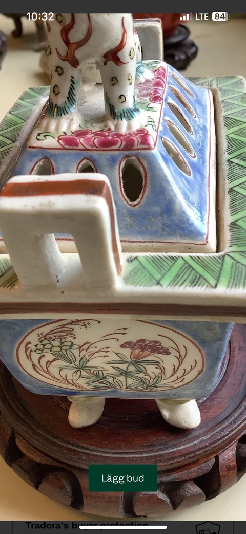 古玩陶瓷狻猊扭花卉紋香薰爐真品鑒賞圖