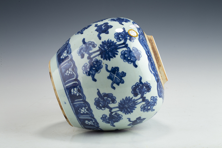 古玩陶瓷清中·青花花間雜寶紋罐
拍賣，當前價格0元