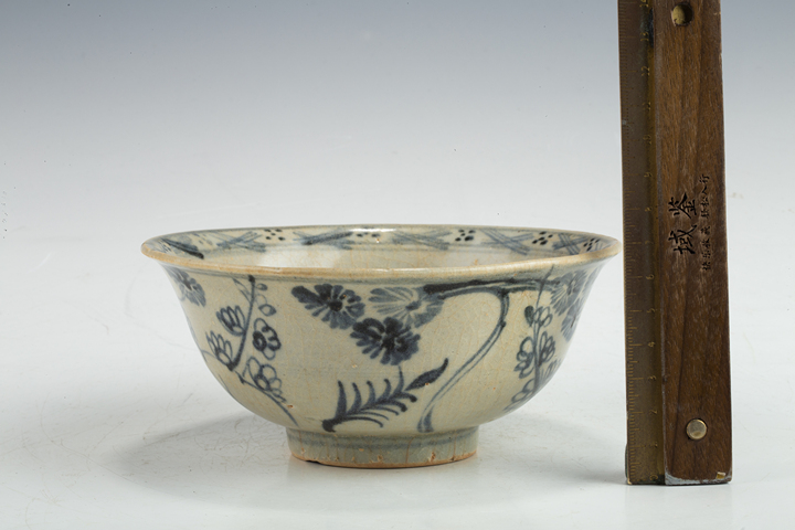 古玩陶瓷明中·青花折枝花卉紋碗真品鑒賞圖