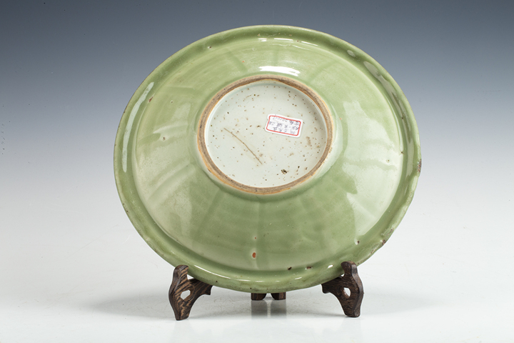 古玩陶瓷明中·青釉暗刻壽字盤真品鑒賞圖