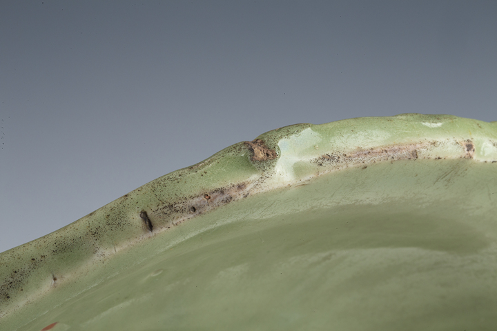 古玩陶瓷明中·青釉暗刻壽字盤真品鑒賞圖