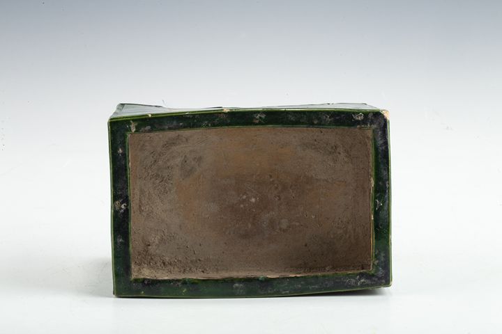 古玩陶瓷清晚·綠釉方爐拍賣(mài)，當(dāng)前價(jià)格188元