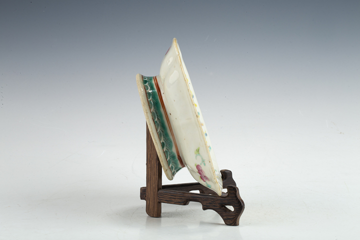 古玩陶瓷清同治·粉彩纏枝花琴棋書畫紋貢盤真品鑒賞圖